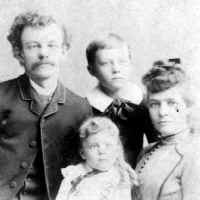 William McKee Lyons Family (18KB)